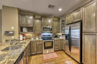 Photo #6: 6049923 Listing