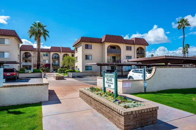 MLS: 6050824 Condo For Sale