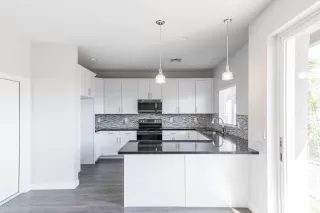 Photo #3: 6051045 Listing