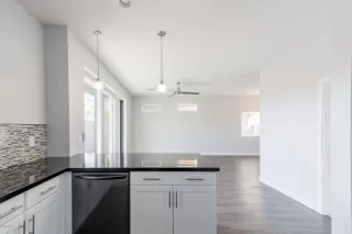 Photo #6: 6051045 Listing