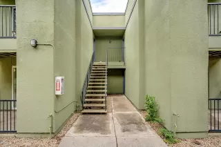 Photo #2: 6051091 Listing