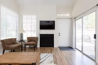 Photo #5: 6052397 Listing