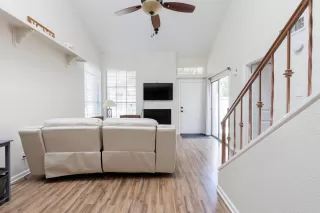 Photo #6: 6052397 Listing