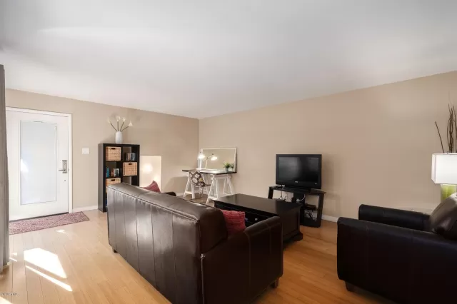 MLS: 6053503 Condo For Sale