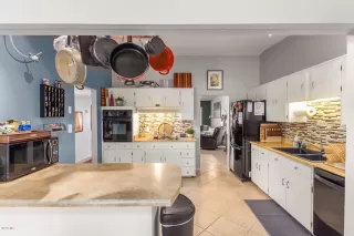 Photo #6: 6053820 Listing