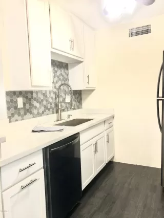 Photo #1: 6056300 Listing