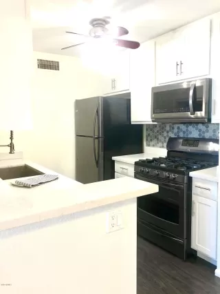 Photo #2: 6056300 Listing