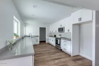 Photo #5: 6056310 Listing