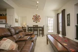 Photo #6: 6056360 Listing