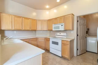 Photo #5: 6056403 Listing