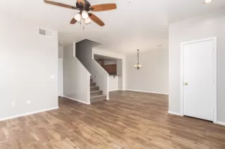 Photo #4: 6057557 Listing