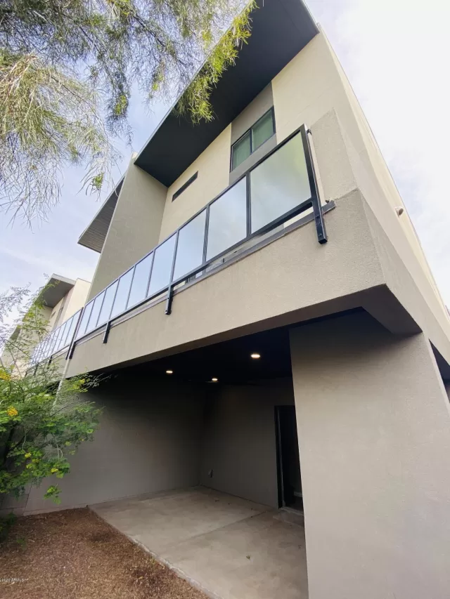 MLS: 6057878 Condo For Sale