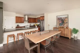 Photo #2: 6058162 Listing