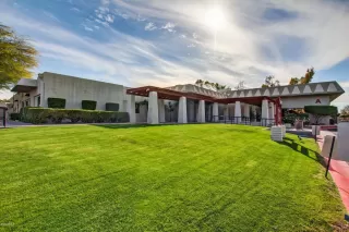 Photo #5: 6058605 Listing