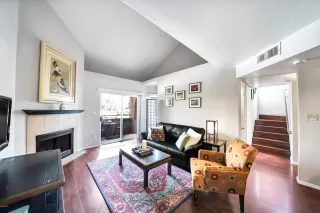 Photo #5: 6058647 Listing