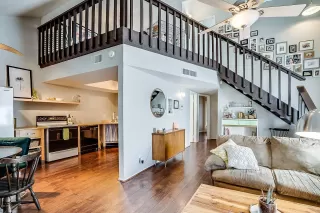 Photo #5: 6058673 Listing