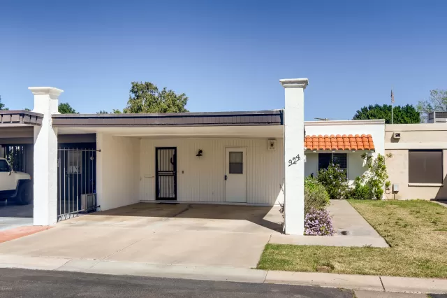 MLS: 6058898 Condo For Sale