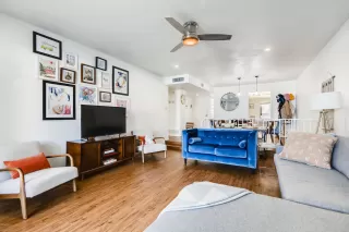 Photo #5: 6058898 Listing