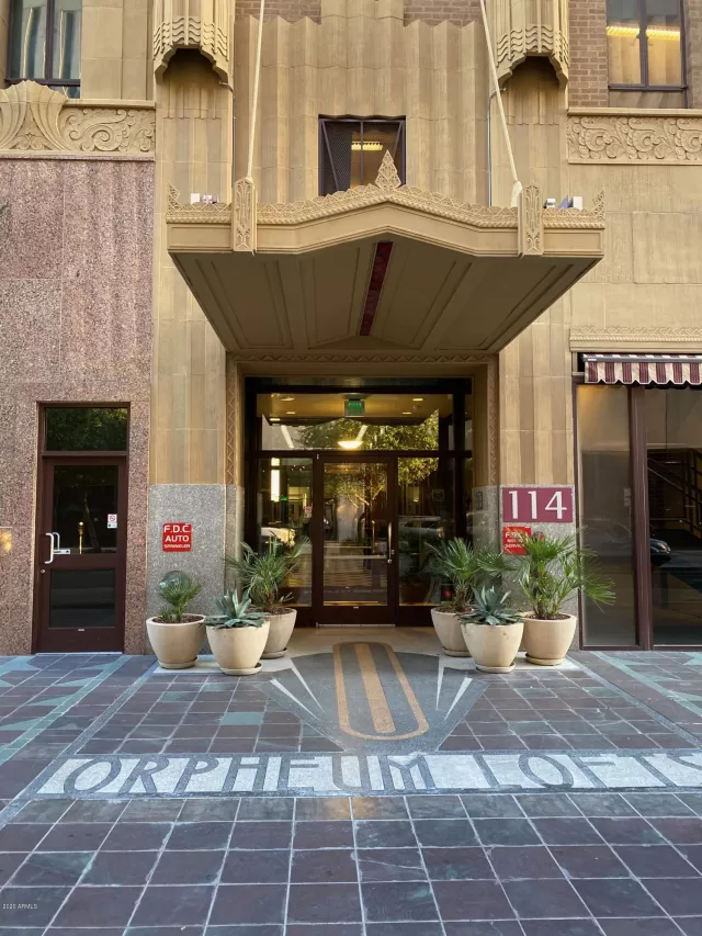 MLS: 6059120 Condo For Sale