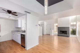 Photo #4: 6059200 Listing