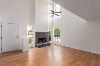 Photo #5: 6059200 Listing