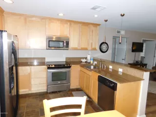 Photo #5: 6059581 Listing