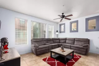 Photo #5: 6059618 Listing