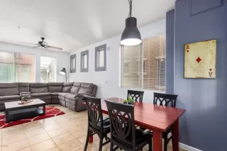 Photo #6: 6059618 Listing