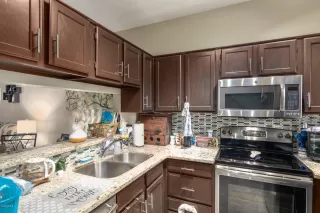 Photo #5: 6059673 Listing