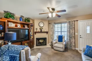 Photo #6: 6059977 Listing