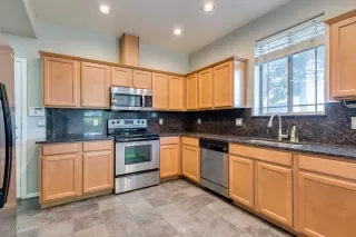 Photo #5: 6060296 Listing