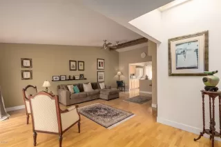 Photo #2: 6061092 Listing 