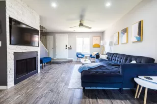 Photo #2: 6061283 Listing