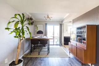 Photo #3: 6061283 Listing