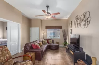 Photo #4: 6061387 Listing