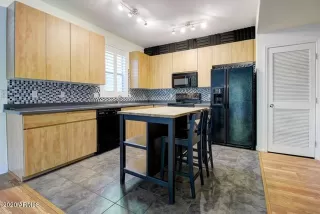 Photo #3: 6061903 Listing