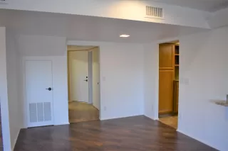 Photo #5: 6061943 Listing