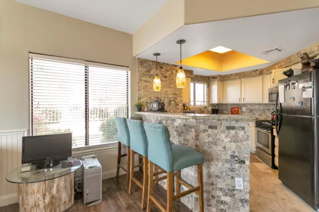 MLS: 6062358 Condo For Sale