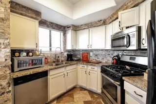 Photo #1: 6062358 Listing