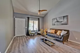 Photo #5: 6062908 Listing