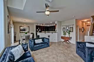 Photo #5: 6063989 Listing