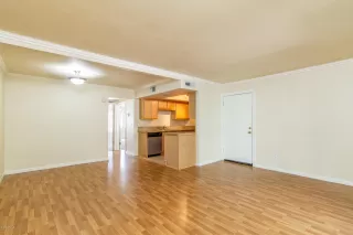 Photo #2: 6065596 Listing