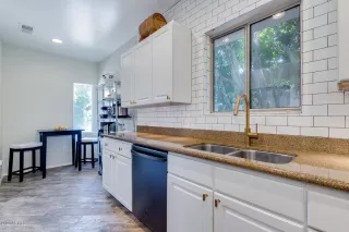 Photo #6: 6065744 Listing