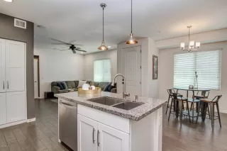 Photo #1: 6066200 Listing 