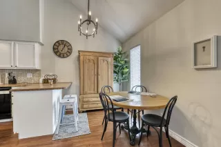 Photo #2: 6066304 Listing