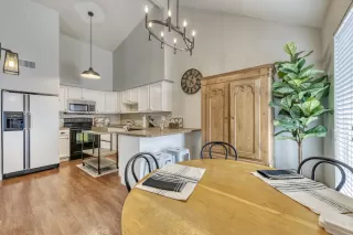 Photo #3: 6066304 Listing