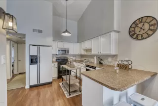 Photo #4: 6066304 Listing