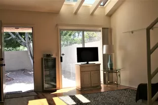 Photo #2: 6066557 Listing