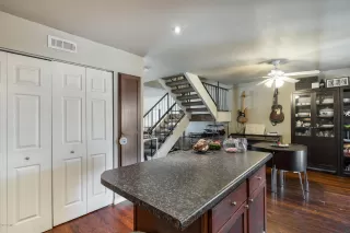 Photo #6: 6066687 Listing