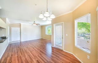 Photo #6: 6066907 Listing